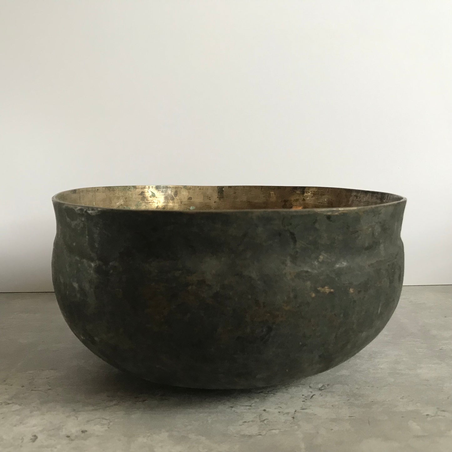 Antique Black Angel Ultabati Singing Bowl 111hz